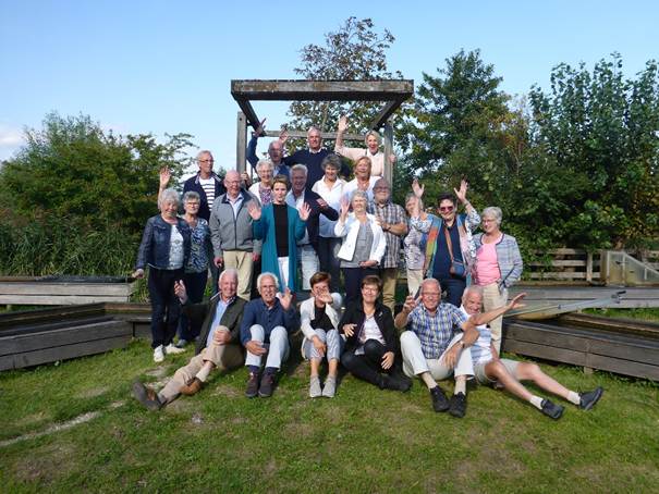 Afbeelding met buitenshuis, hemel, persoon, kleding
Door AI gegenereerde inhoud is mogelijk onjuist.